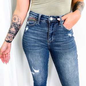 Like new! Judy blue medium wash high rise cropped straight leg denim size 15